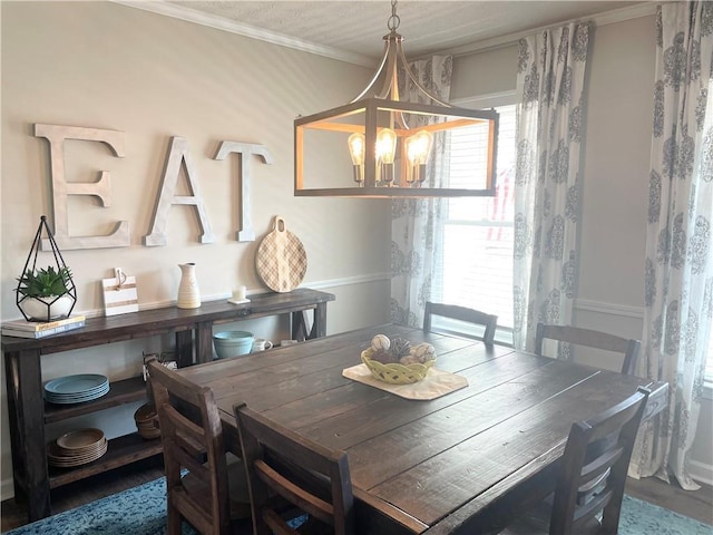 dining room featuring ornamental molding and a notable chandelier