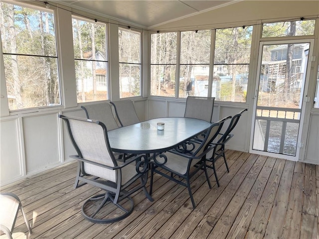 sunroom with vaulted ceiling