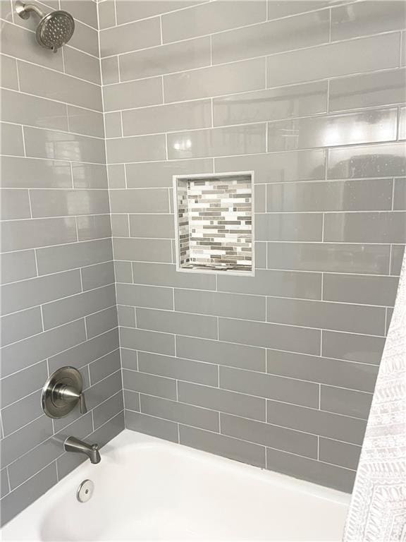 bathroom with shower / tub combo