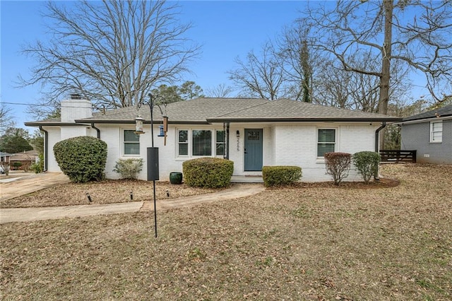 single story home featuring a front yard