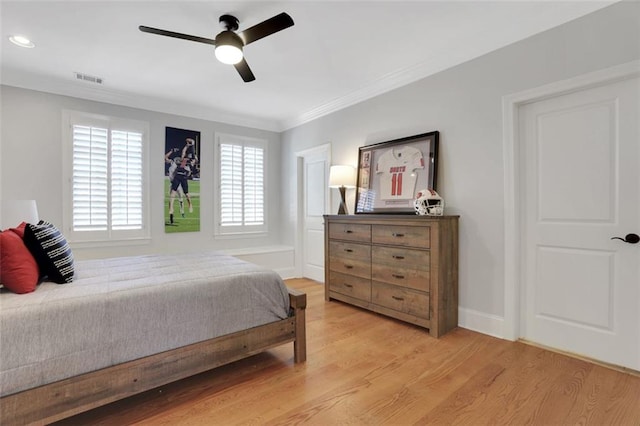 bedroom with recessed lighting, visible vents, crown molding, light wood-style flooring, and ceiling fan