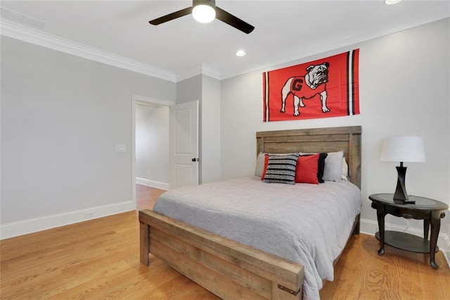 bedroom with recessed lighting, a ceiling fan, ornamental molding, light wood-type flooring, and baseboards