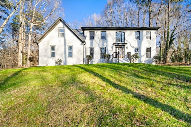 view of front facade with a front yard