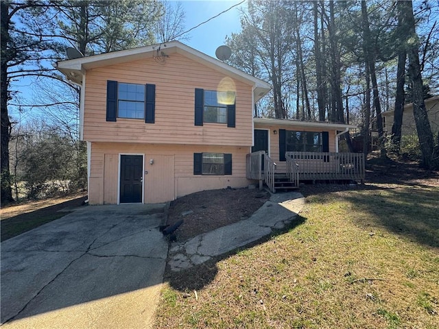 tri-level home with a front yard