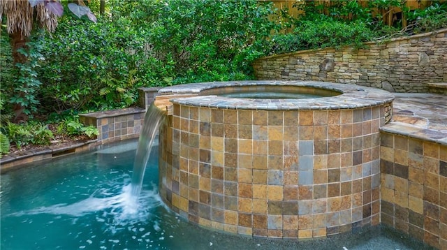 1255 Beech Haven Rd NE, Atlanta, GA 30324 - exterior view of a jacuzzi