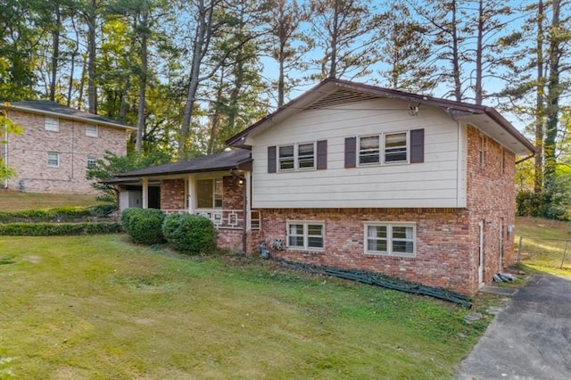 view of front of property with a front lawn