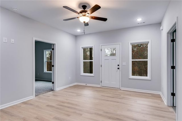 foyer entrance with light wood finished floors, recessed lighting, visible vents, a ceiling fan, and baseboards