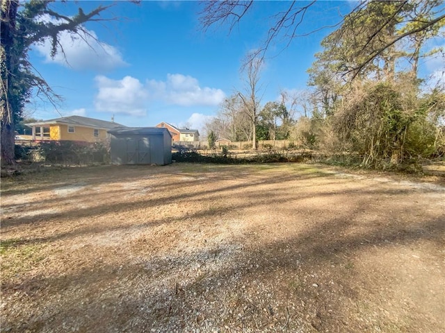 view of yard with a storage unit