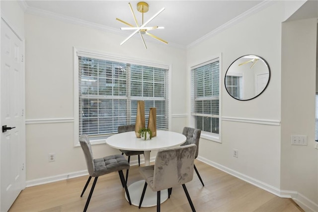 dining space featuring light hardwood / wood-style floors, an inviting chandelier, and crown molding