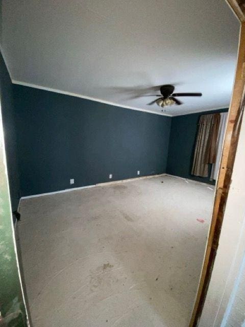 empty room with ceiling fan