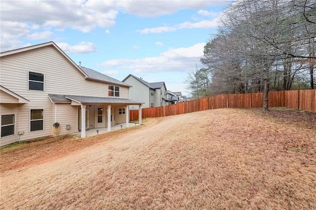 view of yard featuring a patio area