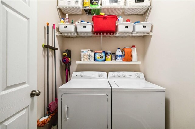5073 Kingsbridge Pass, Powder Springs, GA 30127 - laundry room featuring washer and dryer and laundry area