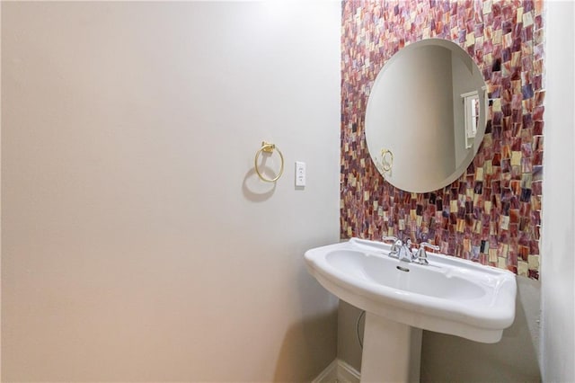 bathroom with baseboards