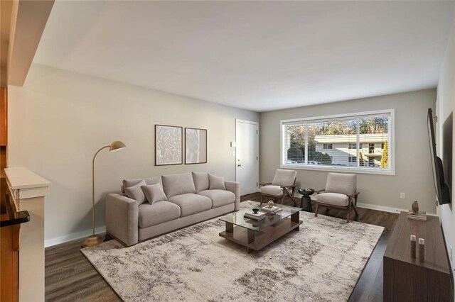 spare room featuring dark wood-style flooring, visible vents, and baseboards