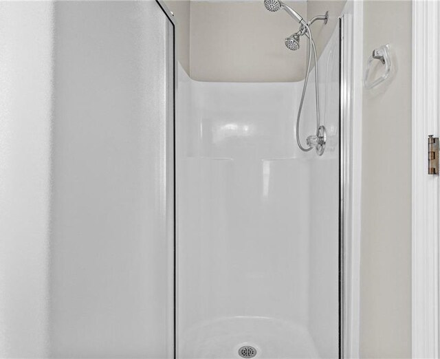 6165 Picketts Rdg NW, Acworth, GA 30101 - bathroom featuring a shower stall
