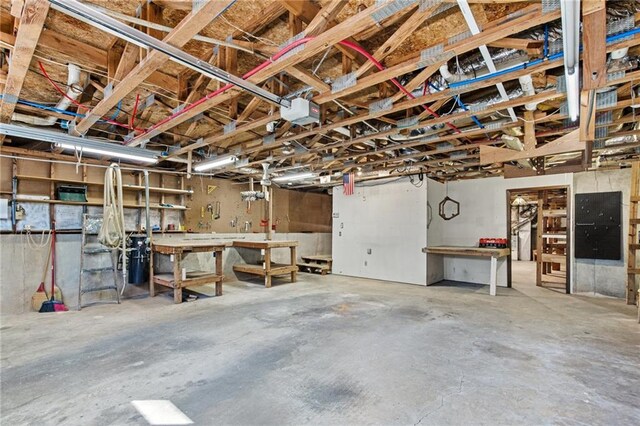 6165 Picketts Rdg NW, Acworth, GA 30101 - garage featuring a workshop area