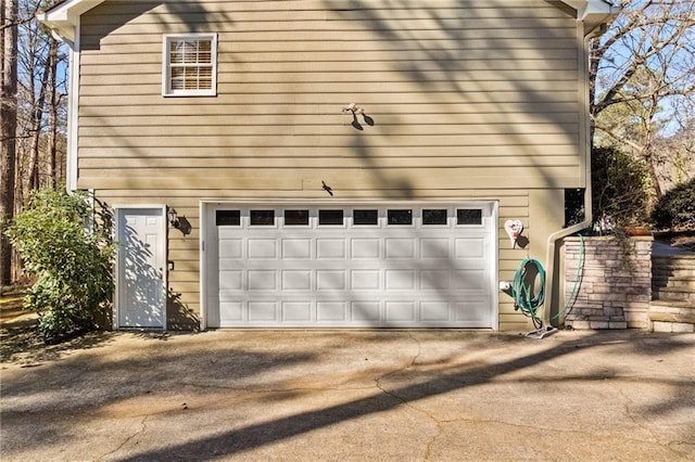 6165 Picketts Rdg NW, Acworth, GA 30101 - garage with driveway