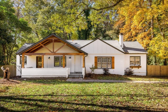 view of front of house featuring a front yard and covered porch