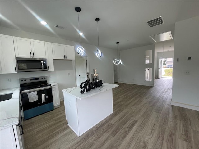 kitchen featuring visible vents, light wood-style floors, appliances with stainless steel finishes, and white cabinetry