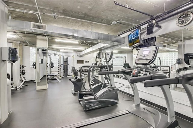 exercise room featuring visible vents