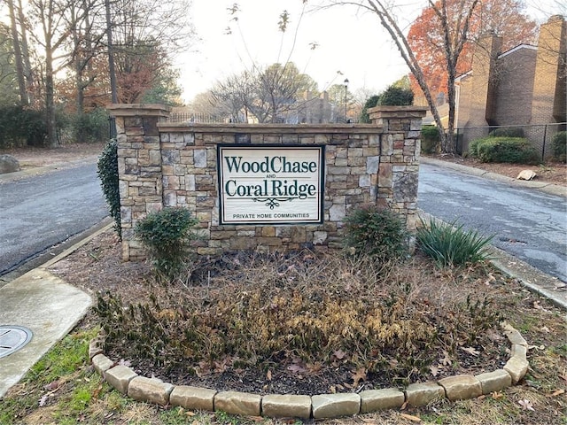 view of community / neighborhood sign