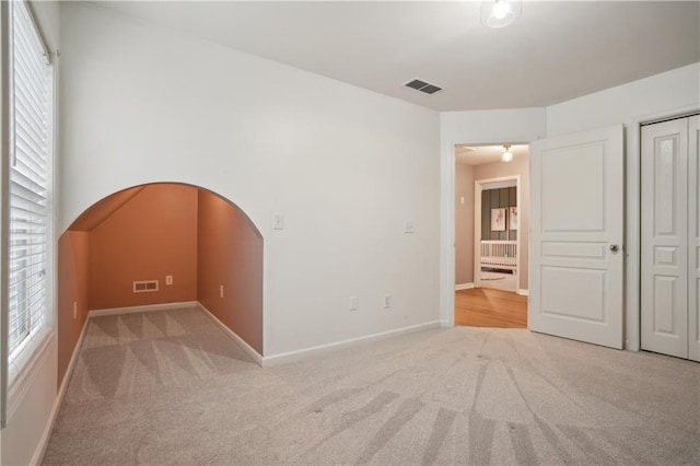 spare room featuring visible vents, baseboards, and carpet floors