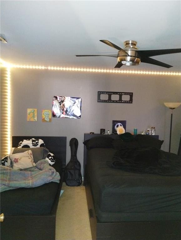 bedroom featuring ceiling fan