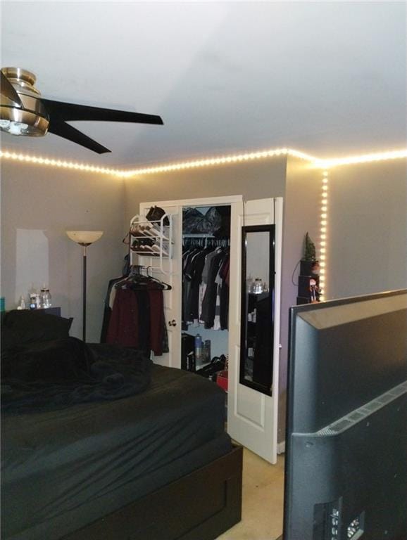 bedroom with ceiling fan and a closet