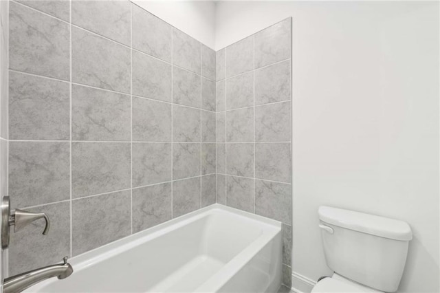 full bathroom featuring toilet and bathtub / shower combination