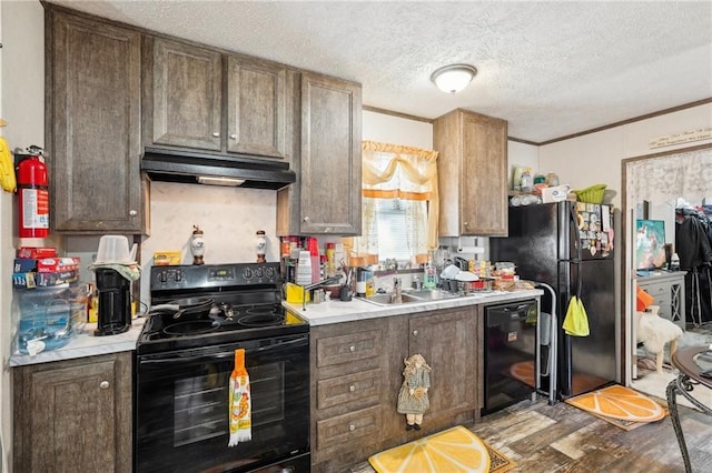 kitchen with sink, crown molding, a textured ceiling, dark hardwood / wood-style floors, and black appliances