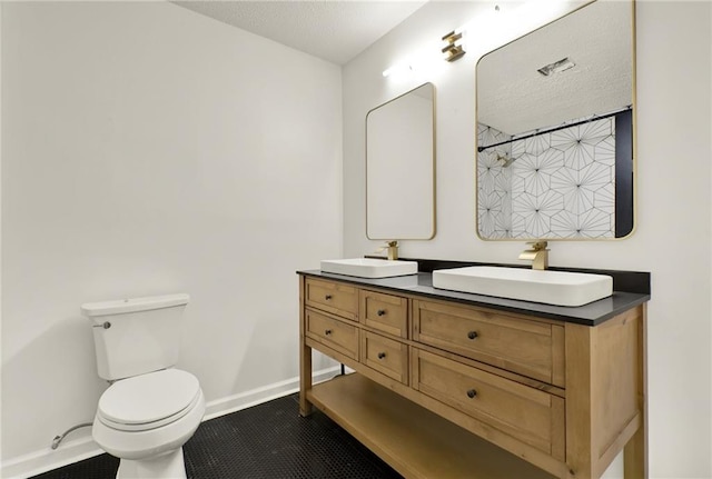 215 Maplewood Dr SW, Calhoun, GA 30701 - full bath featuring baseboards, double vanity, toilet, and curtained shower