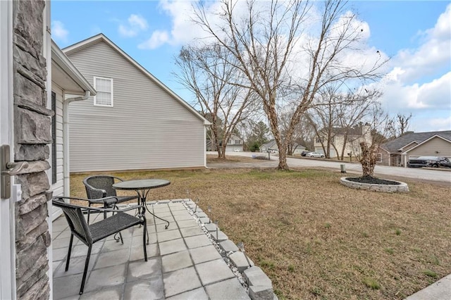 view of yard featuring a patio