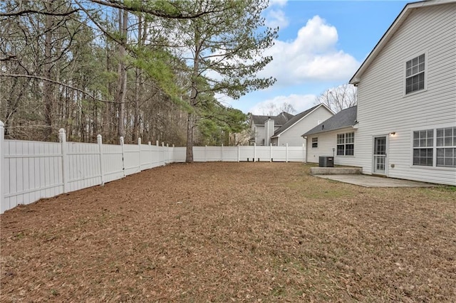 view of yard featuring a patio