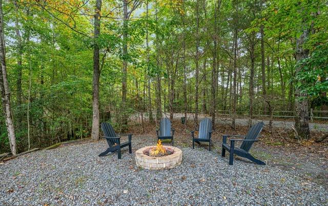 view of yard featuring a fire pit