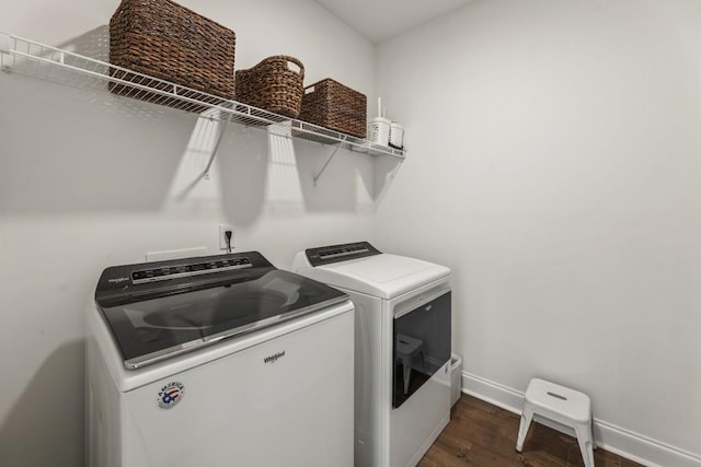 828 Chestnut Pl, Milton, GA 30004 - laundry room featuring independent washer and dryer, dark wood finished floors, and baseboards