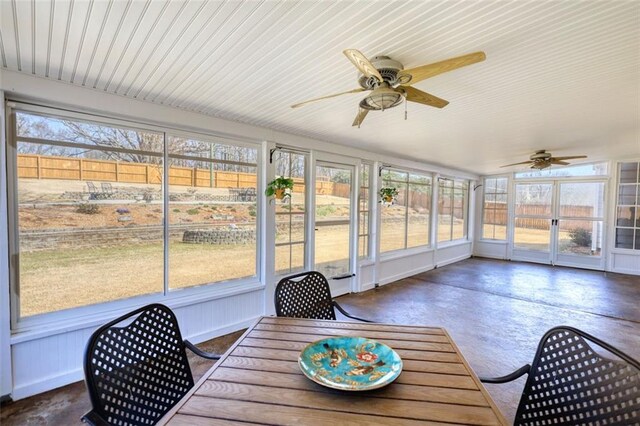 sunroom / solarium with a ceiling fan