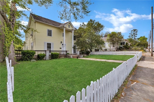 view of front of house featuring a front lawn and fence