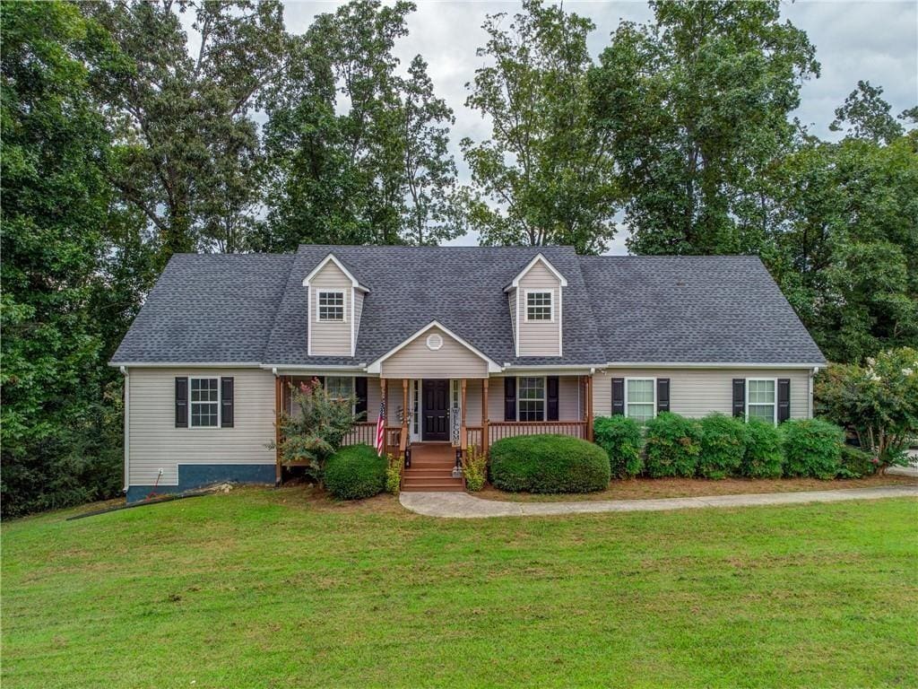172 Laurel Dr NE, Calhoun, GA 30701 - new england style home with covered porch, a front lawn, and roof with shingles