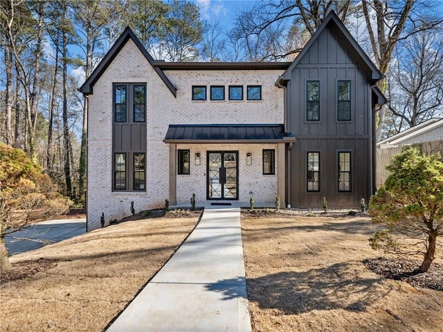 modern farmhouse style home featuring covered porch