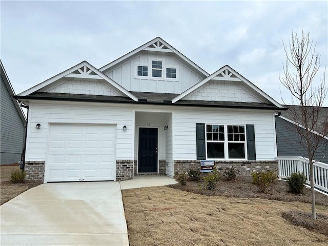 craftsman house featuring a garage and a front yard