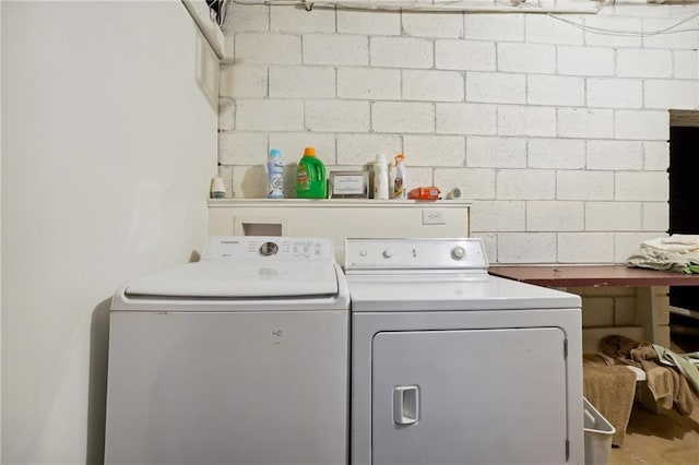 1192 Eastridge Rd SW, Atlanta, GA 30311 - laundry room with washing machine and clothes dryer