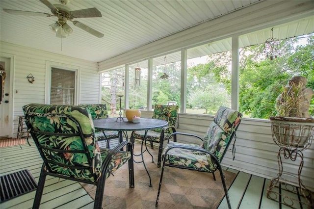 sunroom with a ceiling fan