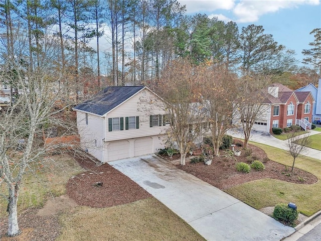 view of front facade featuring a garage and a front yard