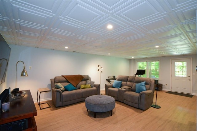 living room with light wood-type flooring, baseboards, an ornate ceiling, and recessed lighting