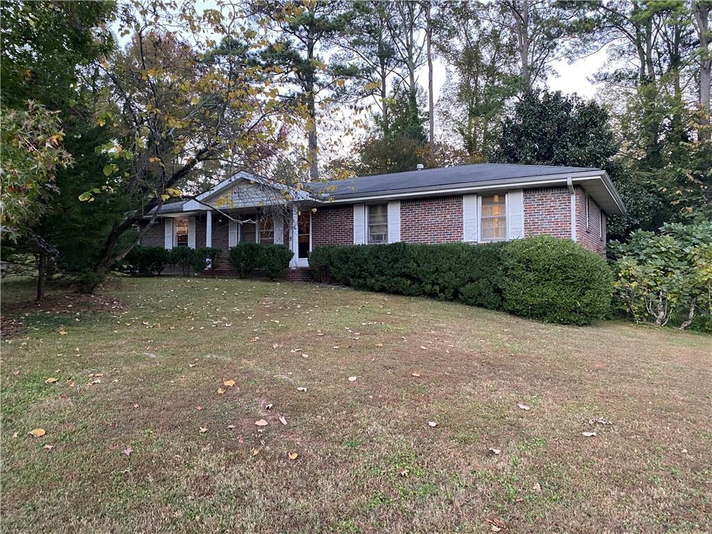 ranch-style house with a front lawn