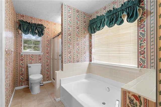 2881 Bridle Creek Dr SW, Conyers, GA 30094 - full bath with wallpapered walls, a garden tub, toilet, baseboards, and tile patterned flooring