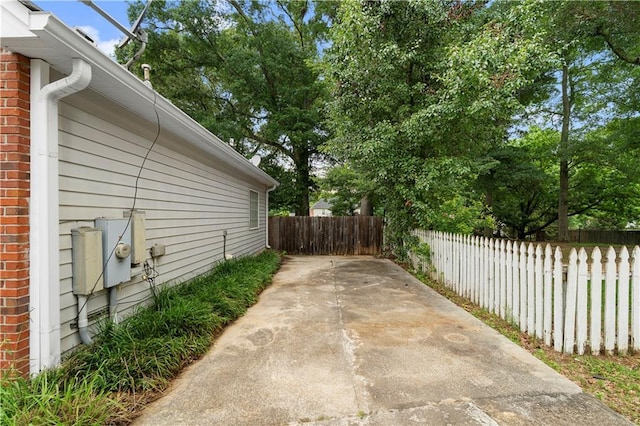 2881 Bridle Creek Dr SW, Conyers, GA 30094 - view of patio