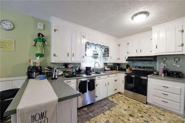 kitchen featuring stainless steel appliances, kitchen peninsula, sink, and white cabinetry