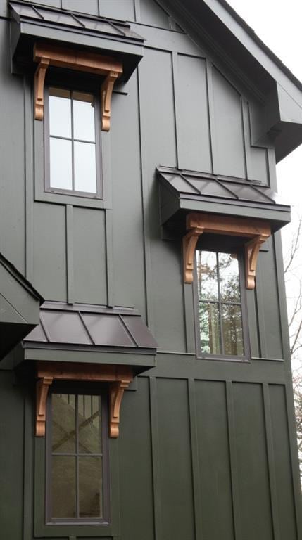 6 Huntington Pl, Dahlonega, GA 30533 - view of side of property featuring board and batten siding
