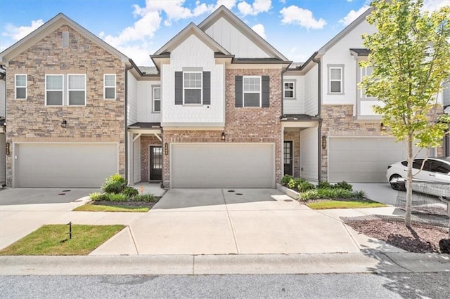 townhome / multi-family property featuring a garage